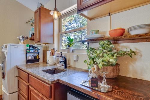 Woodland Park Apartment Forest Views and Deck! in Woodland Park, USA