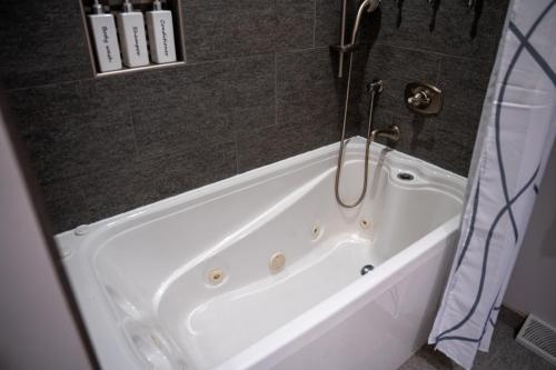 Fürdőszoba, Las Lomas Luxury Home in Rockford (IL)