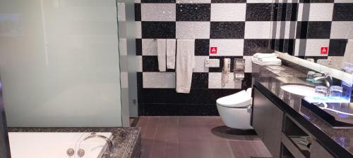 room detail thumbnail 2