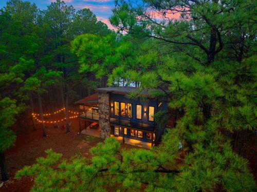 Smokin Buck Cozy Woodland With Spa & Firepit Smokin Buck Cozy Woodland With Spa & Firepit