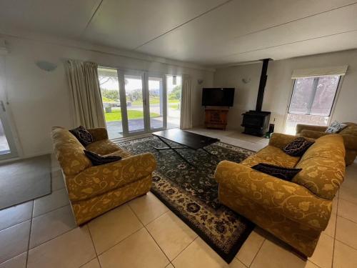 Spectacular beachfront holiday home in Mahia