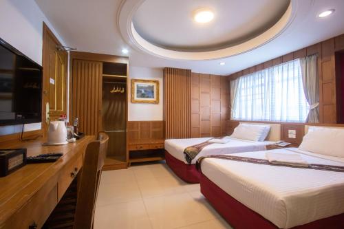 room detail thumbnail 1