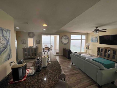 3BR 3BA Corner-Unit with 2 Ocean Front Master Suites