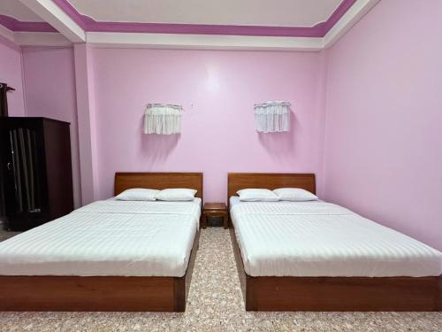 2 queen beds