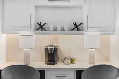 Resort Villa! Heated Pool with Golf plus Firepit and Turf Sports