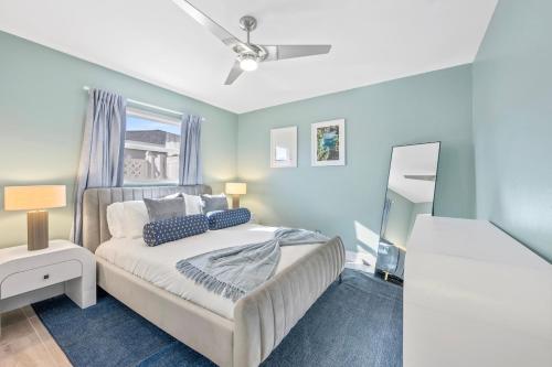 Resort Villa! Heated Pool with Golf plus Firepit and Turf Sports