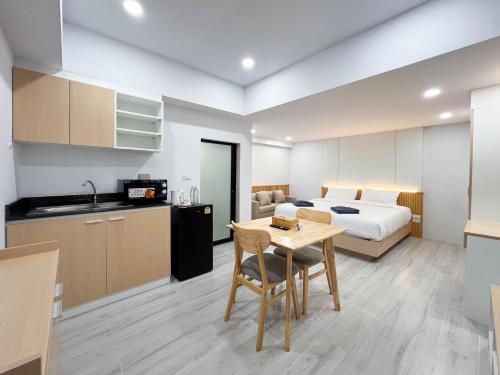 Guestroom, C YOU HOME @CNX near Chiang Mai Rajabhat University