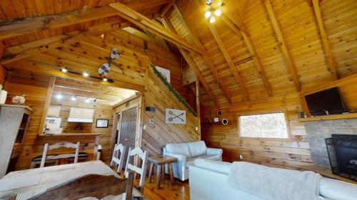 Adelaides Den cabin in Townsend, USA
