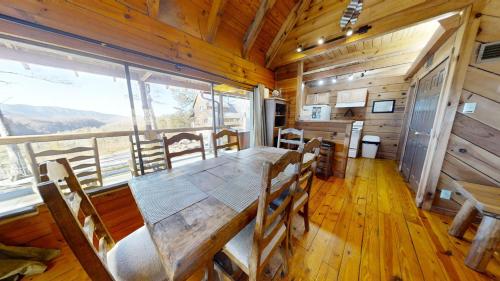 Adelaides Den cabin in Townsend, USA