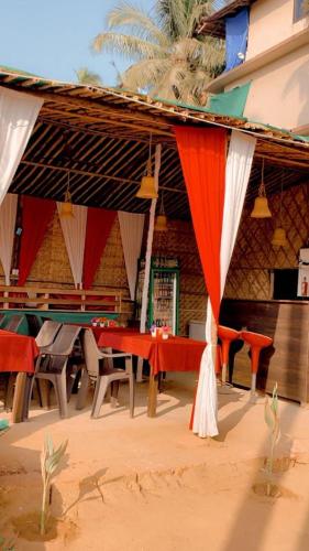 Love paradice huts in Arambol Beach