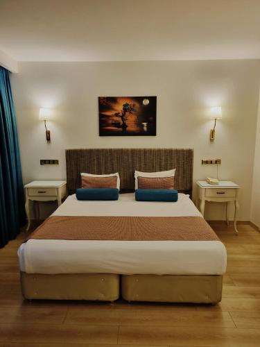 Deluxe Family Room image 10