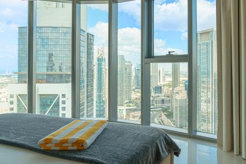 Apartment on High Floor with Burj Khalifa View and Infinity Pool, Dubai (photo 9)