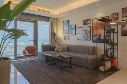 Apartment on High Floor with Burj Khalifa View and Infinity Pool, Dubai (photo 6)