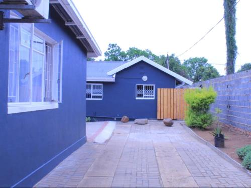 . Newcastle Thully Guest House