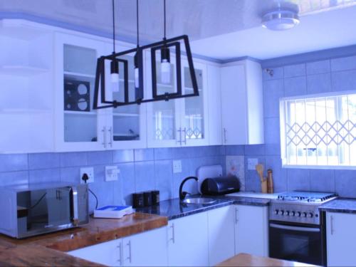 廚房, Newcastle Thully Guest House in 中新堡