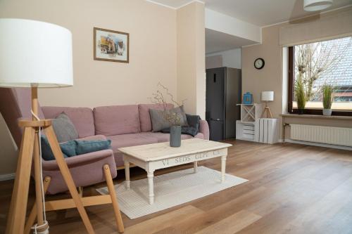 One-Bedroom Apartment with Shower