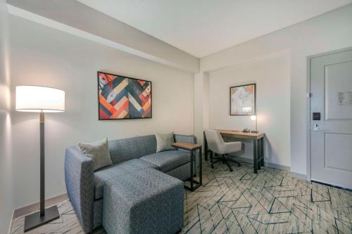 Hilton Garden Inn Raleigh Cary - image 2
