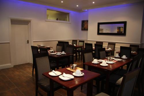 Restaurant, Kingsway Park Hotel in London