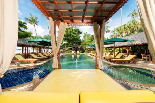 Swimming pool, Friendship Beach Resort & Atmanjai Wellness Spa in Phuket