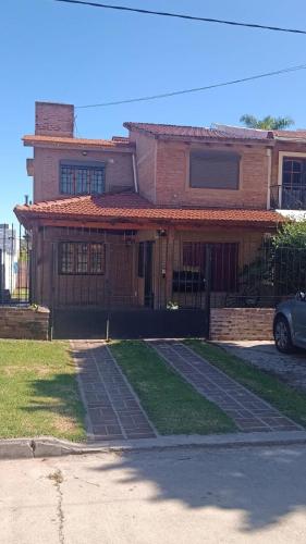 AFYA Casa Elegante en Costanera Carlos Paz hasta 8 personas