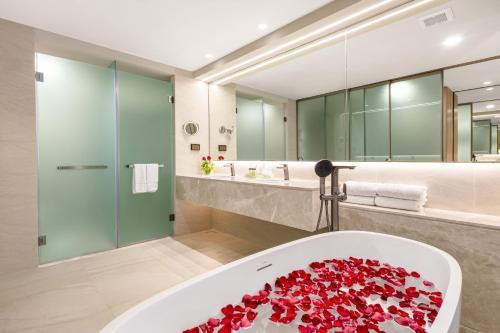 room detail thumbnail 2