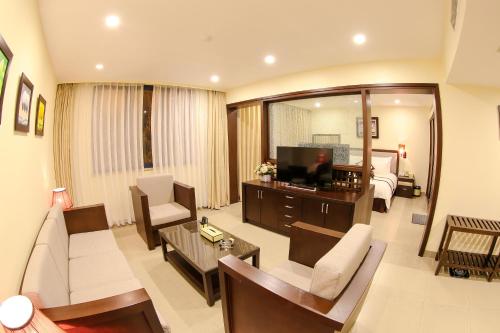 Shared lounge/TV area, Do Son Resort in Do Son Beach