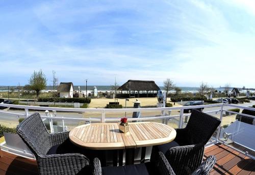 Maris Ferienwohnung Nr 48 OG mit Balkon und Meerblick - image 5