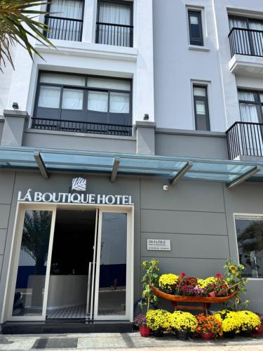 Lá Riverside Boutique Hotel