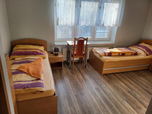 2 twin beds