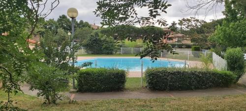 Les Muses - avec entree autonome, clim neuve, jardin, parking prive & sa piscine ! -