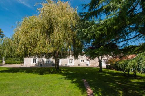 Dārzs, Luxury gite in Château Hostens-Picant vineyard (Luxury gite in Chateau Hostens-Picant vineyard) in Les Lèves-et-Thoumeyragues