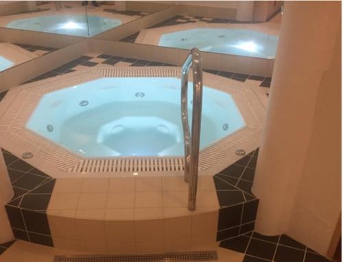 สระว่ายน้ำ, Apartment by the beach - Great facilities and consumption included in ซันด์วิก