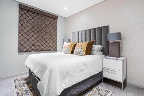 One-Bedroom Apartment image 10