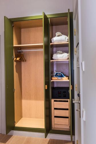 Hotel California - image 7