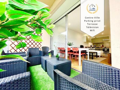 BnGo I Le Spacieux I 3 chambres, 2 salles de bain, 1 toilette, parking privé gratuit, 8 personnes, Vieux Lyon hypercentre, Lyon