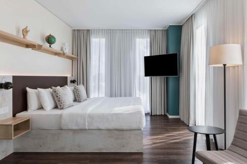 1 king bed, 1 sofa bed