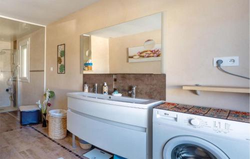 2 Bedroom Awesome Home In Merignac 2 Bedroom Awesome Home In Merignac