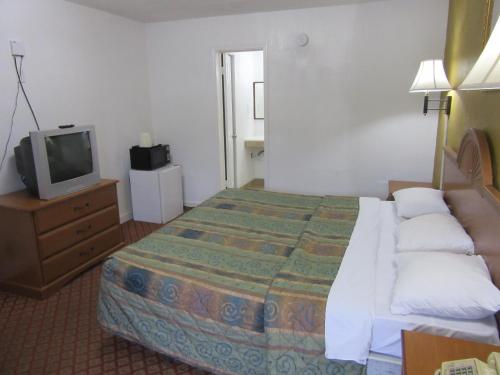 Sunset Motel - image 3