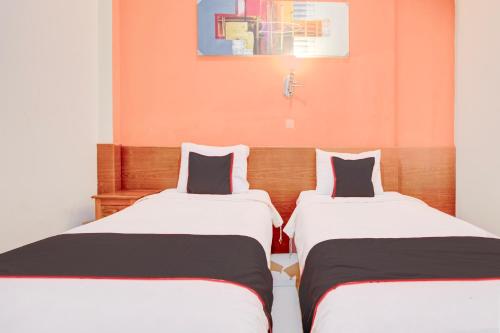Delxue Twin Room image 6