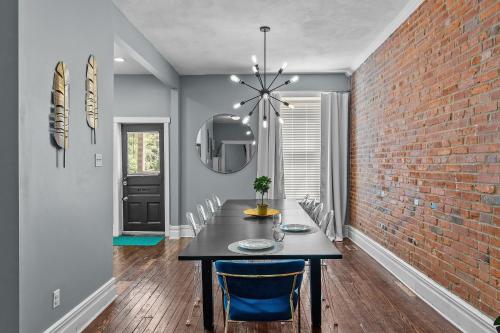 4106 Cozy Shaw Sanctuary near Missouri Botanical Garden