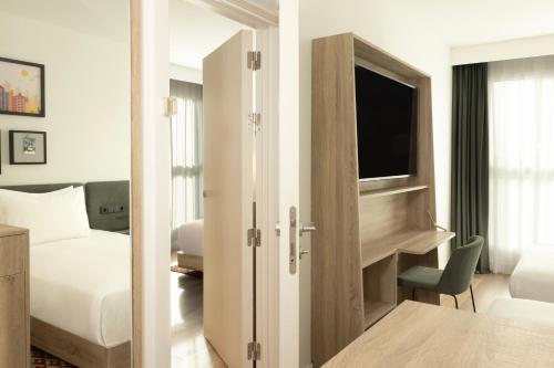Family Connecting Rooms image 1
