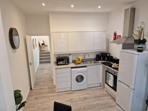 Comfortable City Haven flat - image 5