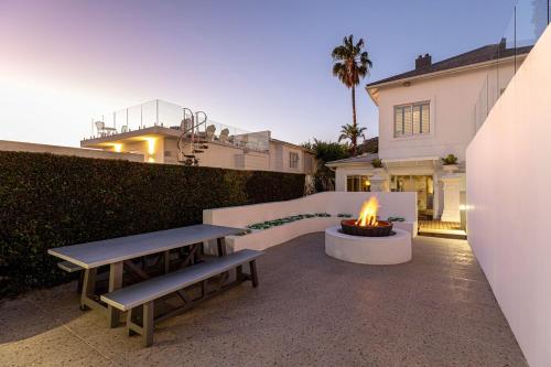 Clifton YOLO Spaces - Clifton Mansion Villa Apartment