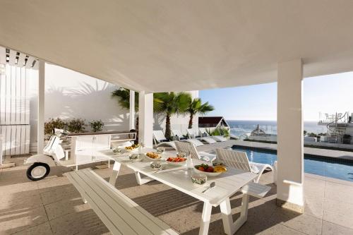 Clifton YOLO Spaces - Clifton Mansion Villa Apartment