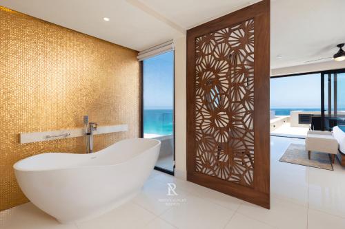 Three Bdr Penthouse Ocean Front-Villa La Valencia in Cabo San Lucas, Mexico