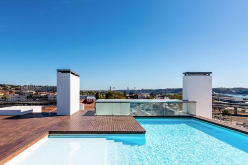 GuestReady - Alges Apt with Stunning Rooftop Pool GuestReady - Alges Apt with Stunning Rooftop Pool