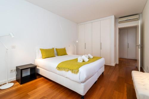 GuestReady - Alges Apt with Stunning Rooftop Pool GuestReady - Alges Apt with Stunning Rooftop Pool