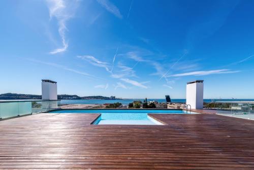 GuestReady - Alges Apt with Stunning Rooftop Pool GuestReady - Alges Apt with Stunning Rooftop Pool