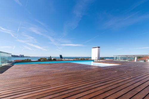 GuestReady - Alges Apt with Stunning Rooftop Pool GuestReady - Alges Apt with Stunning Rooftop Pool