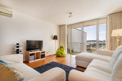 GuestReady - Alges Apt with Stunning Rooftop Pool GuestReady - Alges Apt with Stunning Rooftop Pool